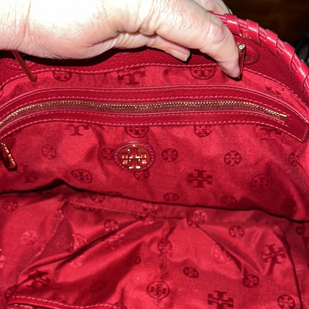 TORY BURCH LEATHER BOMBE SLOUCH XL BAG.. NWOT - Picture 12 of 12